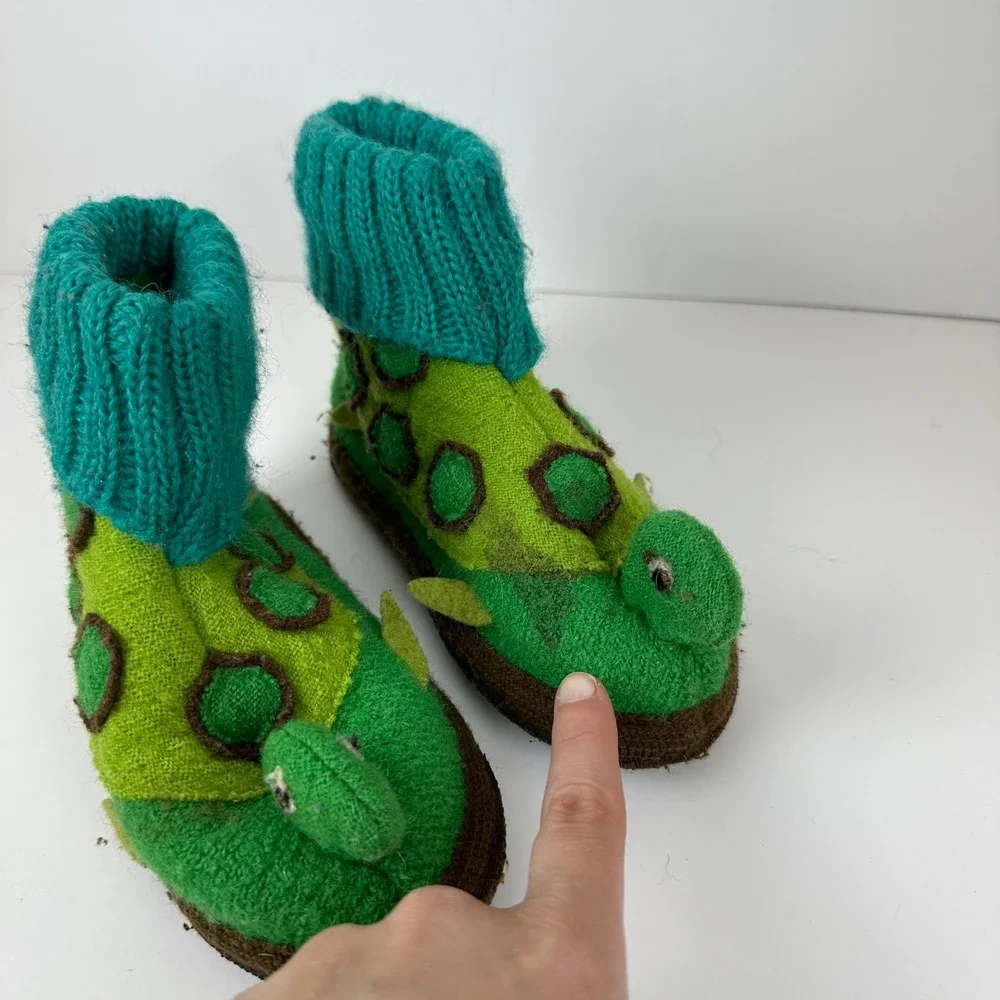 Garnet Hill 100% Wool Turtle Slipper Boots Green Kids Size 11 *stain